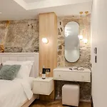 Onora * Anabolu